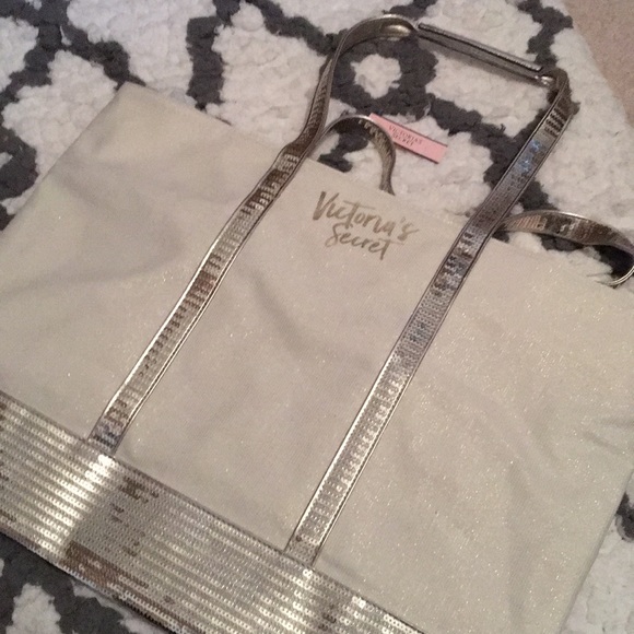 Victoria's Secret Handbags - NWT Victoria's Secret Tote Bag